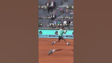 👉 Federer Footwork Masterclass: One-Handed Backhand on the Run 🎾