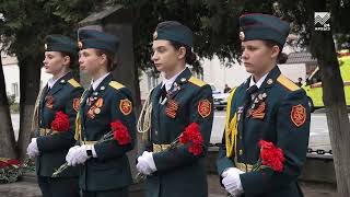 Глава КЧР Рашид Темрезов возложил цветы к Вечному Огню в Черкесске