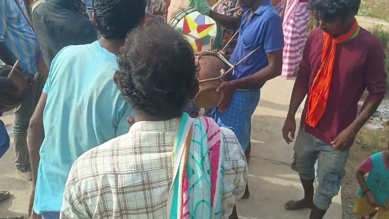 శ్రీ శ్రీ చెంచమ్మ తల్లి పూజ వనం లోకి గంప్పలతో వెళుతున్న వనదేవత చెంచమ్మ 🙏బుదూరు. గ్రామం.🙏🙏🙏👍