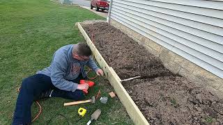 HOW TO BUILD A 24' by 4' RAISED GARDEN BOX Before & After #howto #diy #garden #gardening #carpenter