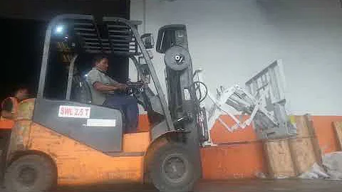 MHE NEXT Push Pull attachment installed oN hagcha forklift