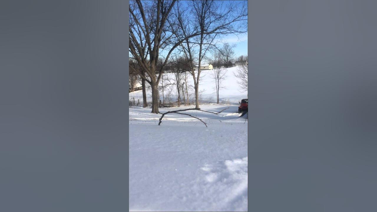 1999 Jeep Wrangler TJ with Detroit lockers struggles to climb icy hill