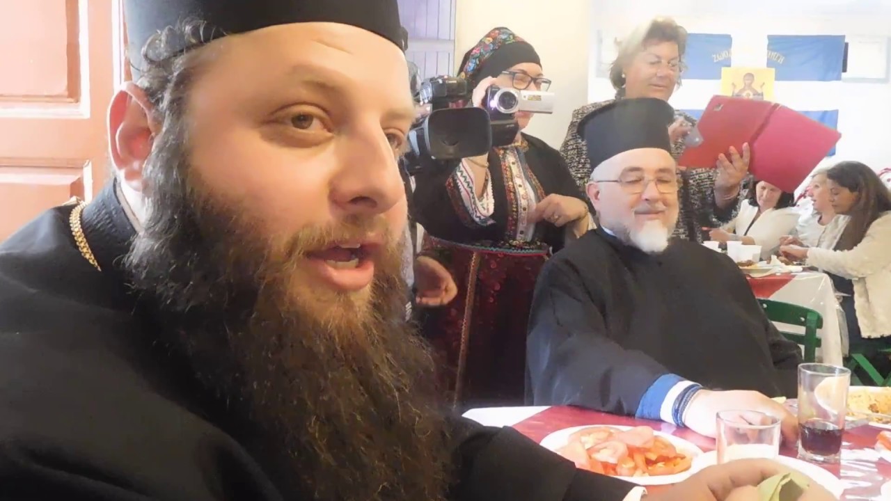 Του Κίτσου η μάνα: π.Αμβρόσιοs Μαναρουλάs,π.Ιωάννηs Διακογεωργίου και κ.Αντώνης Οικονόμου.