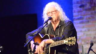 Video thumbnail of "Arlo Guthrie This Land is Your Land Oct 2 2017 Chicago nunupics"