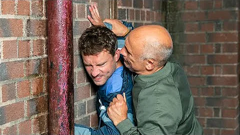 Coronation Street - Paul Foreman Punches Kel Hinch...
