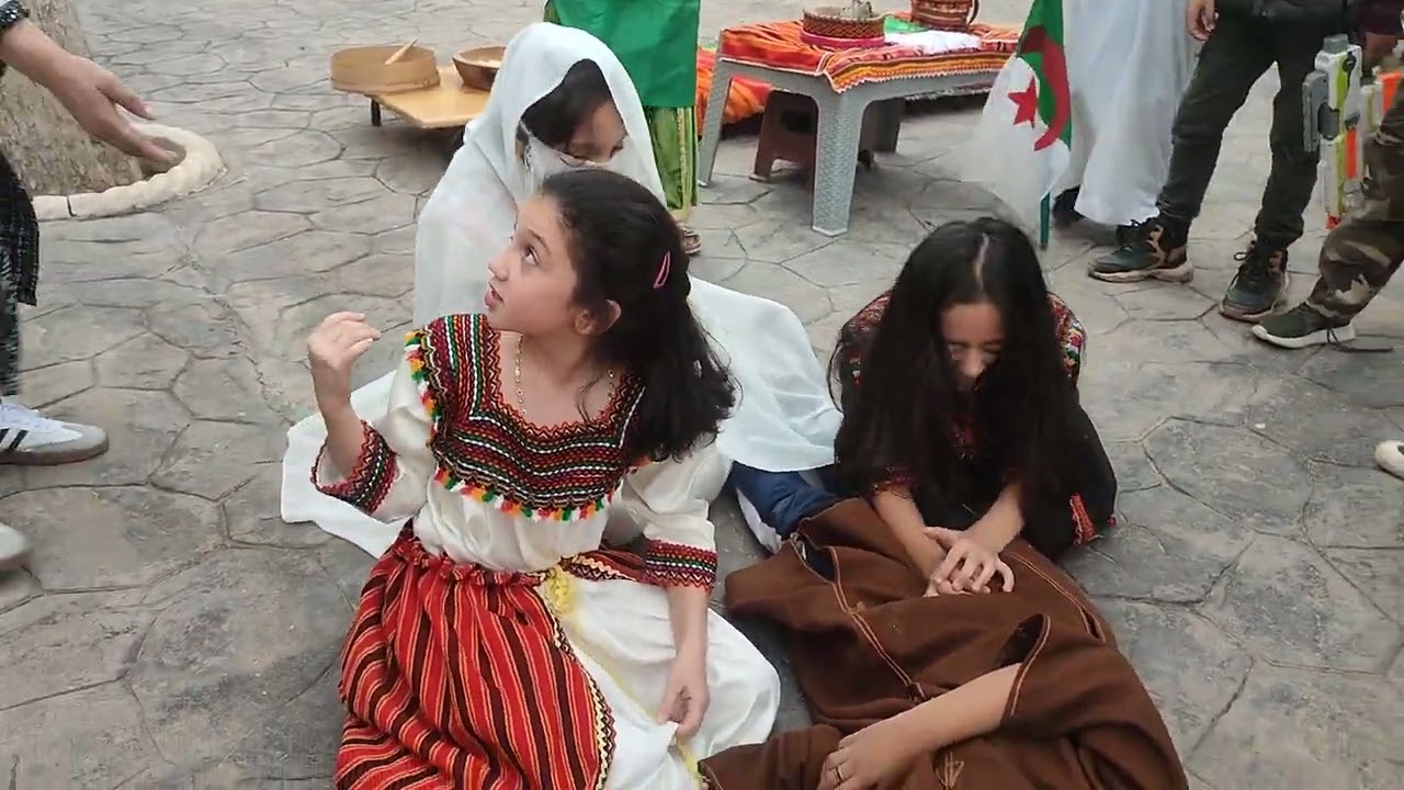 مسرحية اول نوفمبر تلاميذ مدرسة عبد المجيد اورحمون القبة