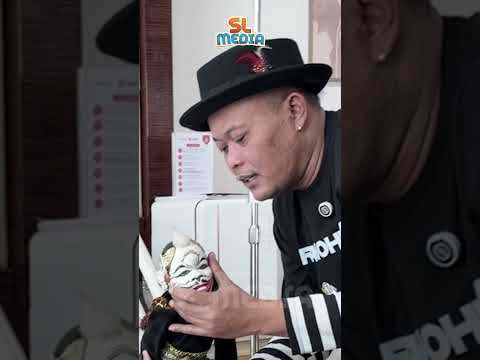 ADZAM SAKIT  MALAH MINTA WAYANG