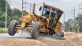 เกรดเดอร์เกลี่ยหินอยู่ดีๆติดหล่มซ่ะงั้น Motor grader CAT 140K บจก.เสริมสงวนก่อสร้าง