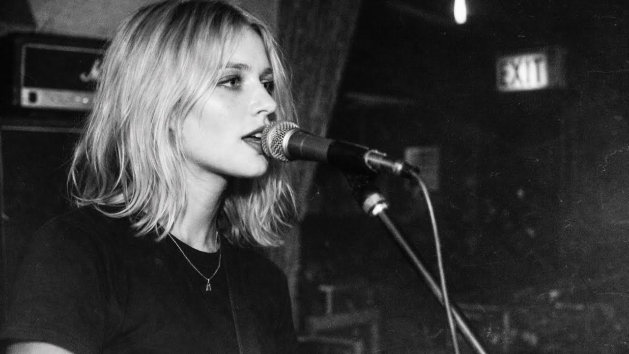 Anne Bloom - Stillness Between Us // Darkwave, Post Punk