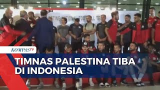Penggemar dengan Meriah Sambut Kedatangan Timnas Palestina di Indonesia