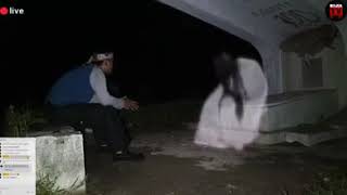 Live Streaming hantu Kuntilanak Curhat di Pemakaman Cina