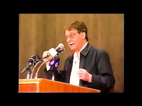 محمود درويش - أمر باسمك إذ أخلو إلى نفسي