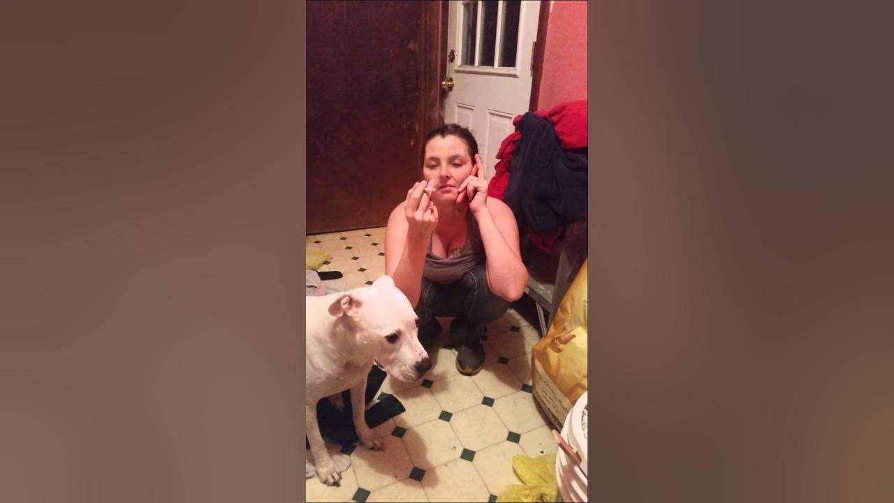 Girlfriend pooping in the laundry room YouTube