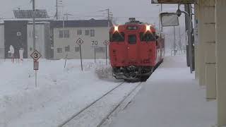 JR藤崎駅　五能線 深浦行き到着【キハ48形＋キハ40系・2826D】　2021.01.05