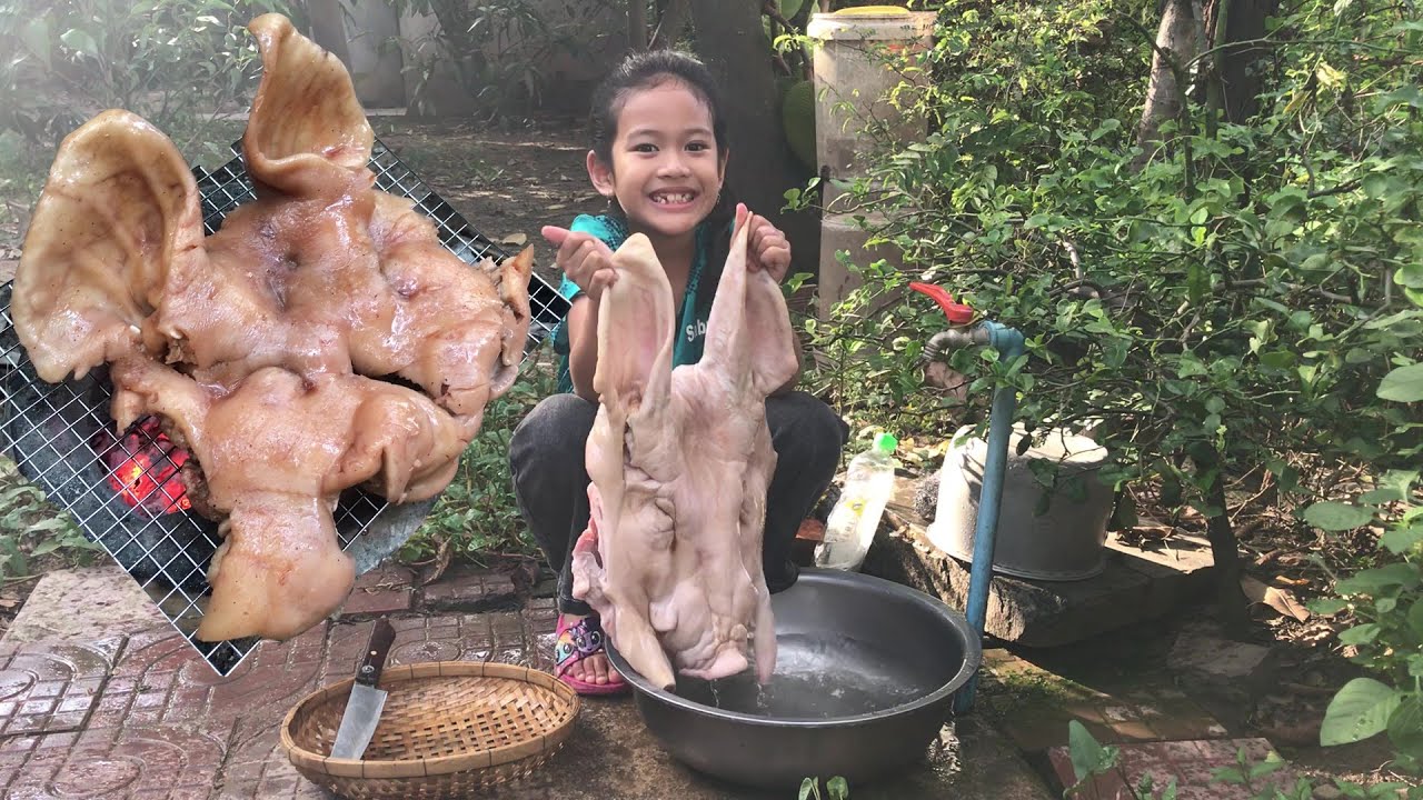 Yummy grilled pig head recipe Sreyleaph Cooking YouTube
