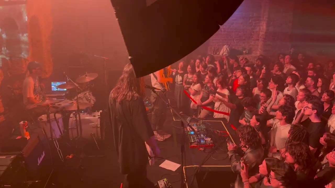 diiv - raining on your pillow (live in istanbul, 27.08.25) 