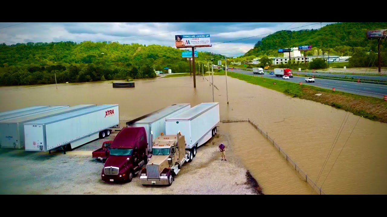 Bad Storms in the South | Tornados and Flooding today | My Kenworth W900L almost got it!