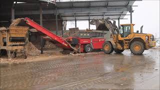 Volvo L90F feeding a shredder