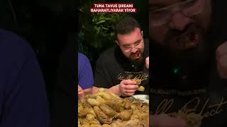 Tuna Tavus Şirdan Yi̇yor