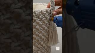 You Won’t Believe This Blanket Basket Was Made From an Old Bucket! #DIY #Upcycling  #diyhomedecor