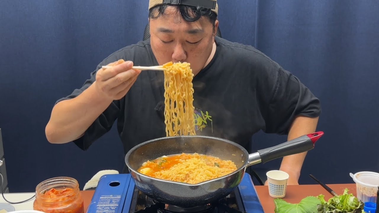 컵라면 두개 햇반으로 마무리 하겠습니다!! #라면#먹방#실시간