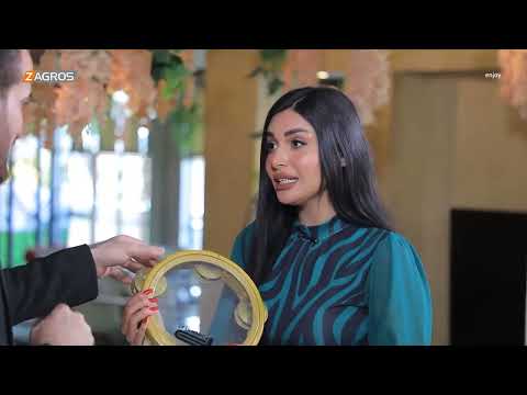 المطرب خالد كمر يمازح المقدمة والأخيرة تضرب بالرق انجوي