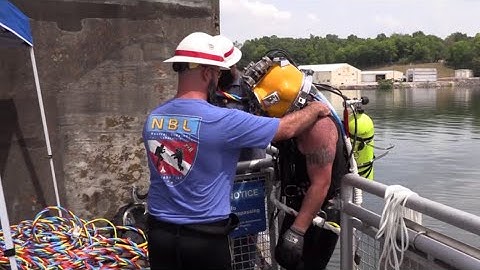 Army Engineers and the Nashville District Divers Work Together