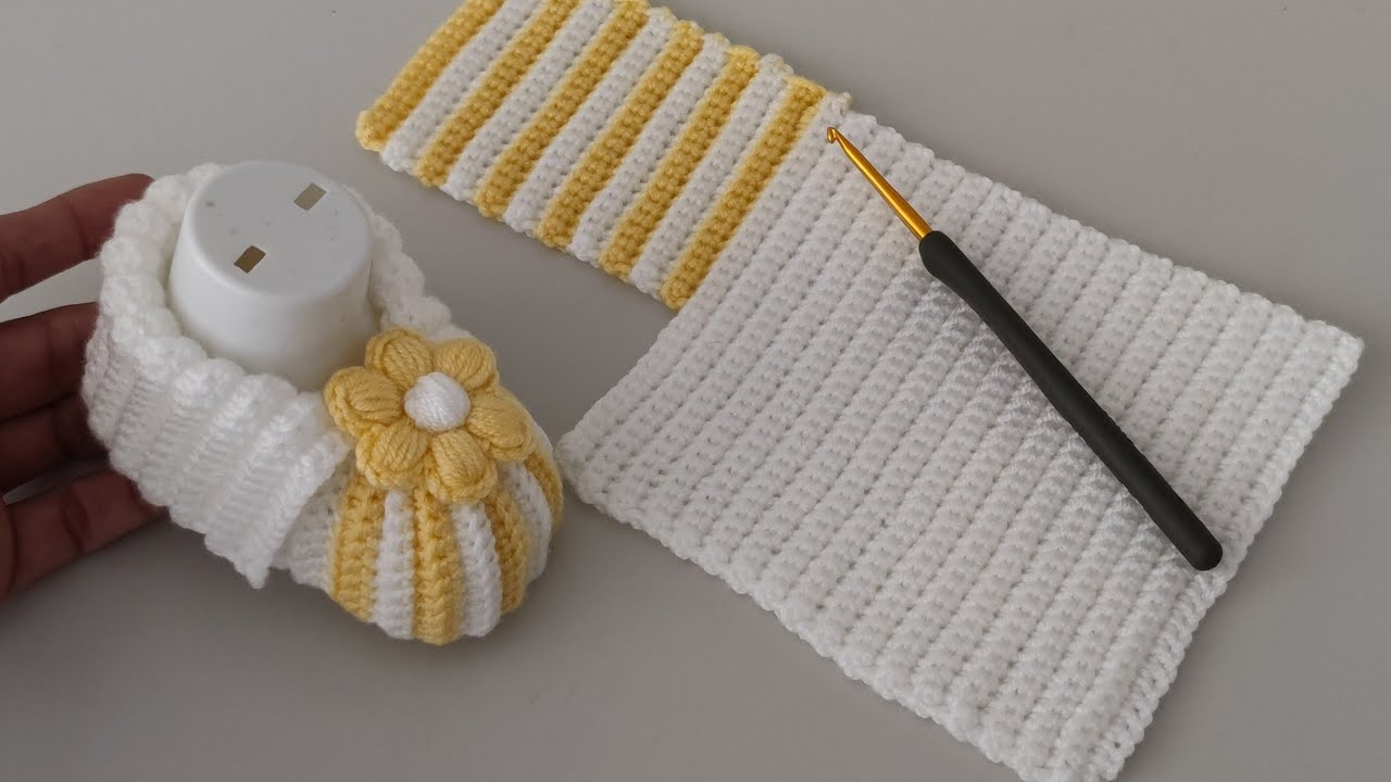 Kare Motiften Örgü Bebek Patiği Yapılışı - Beginner Crochet Square Baby Shoes Design - Baby Booties
