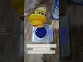 Vaciando un molde de silicón, con frontera impresa en 3D.