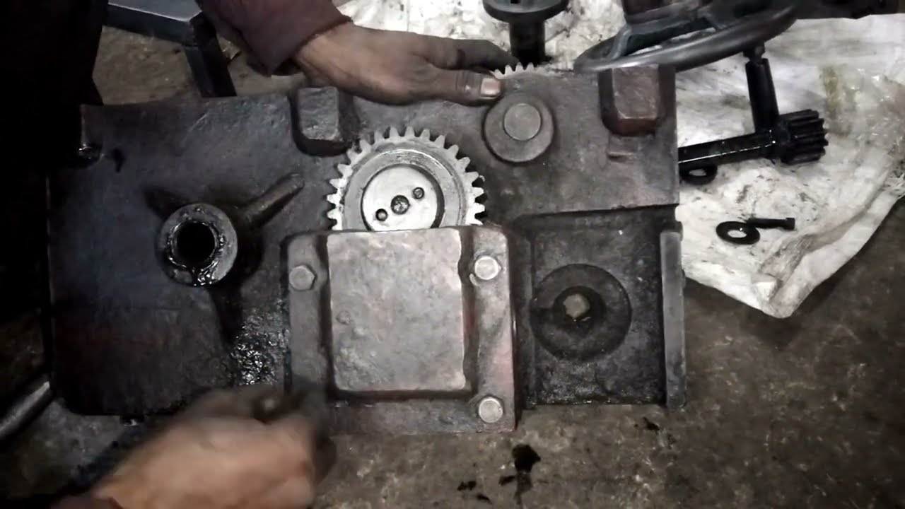 Lathe machine ke carriage ki repairing and disassembly Lathe machine