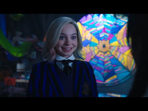 УЭНСДЭЙ АДДАМС ЗНАКОМСТВО С СОСЕДКОЙ #shorts #уэнсдэй #wednesday #сериалы