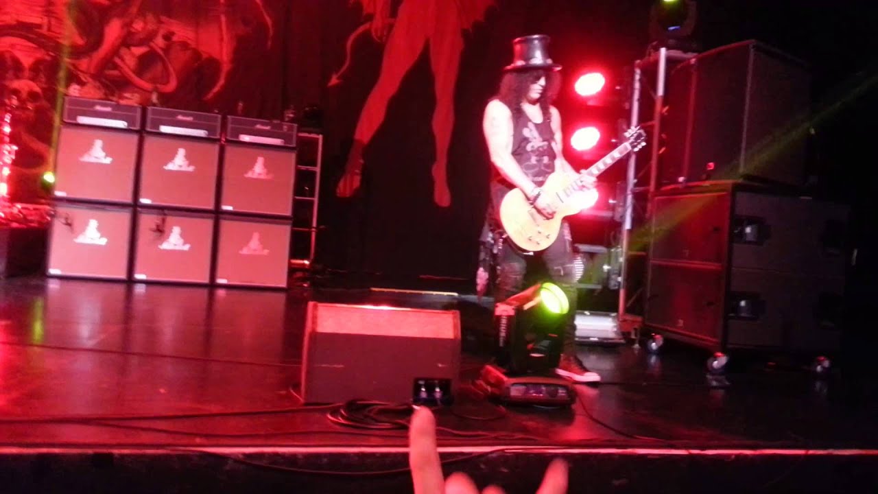 Slash Sweet child o mine live in Korea 2013 - YouTube