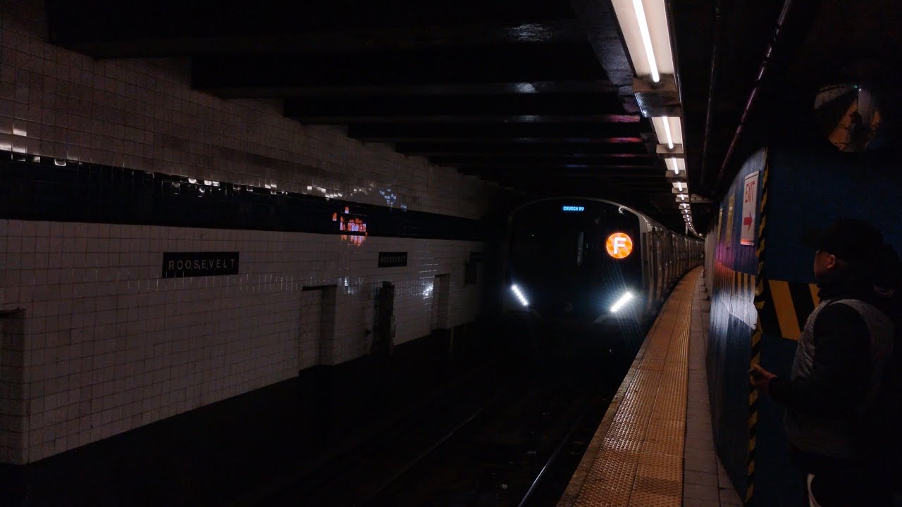 R211A #4104/#4119 (F) arriving at Jackson Heights - Roosevelt Av [on lcl track, but next stop 21 St]