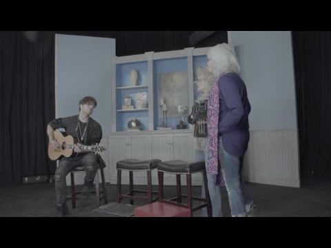 Waylon zingt met Dolly Parton en Emmylou Harris  - RTL LATE NIGHT