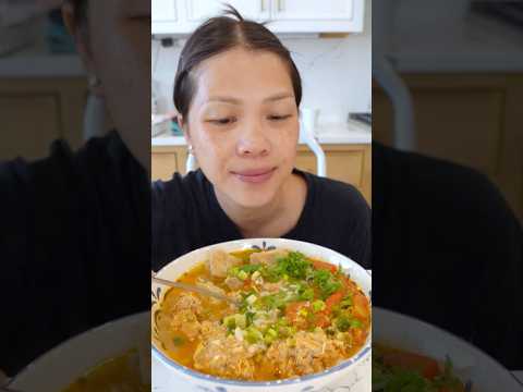 토마토와 게살의 풍미가 가득한 베트남식 국물 요리 분리우