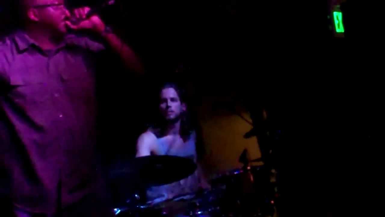 Guarda Paulie Rhyme w. Solganix - Put it Up (Live at Brick and Mortar, SF) su YouTube Guarda Paulie Rhyme w. Solganix - Put it Up (Live at Brick and Mortar, SF) su YouTube