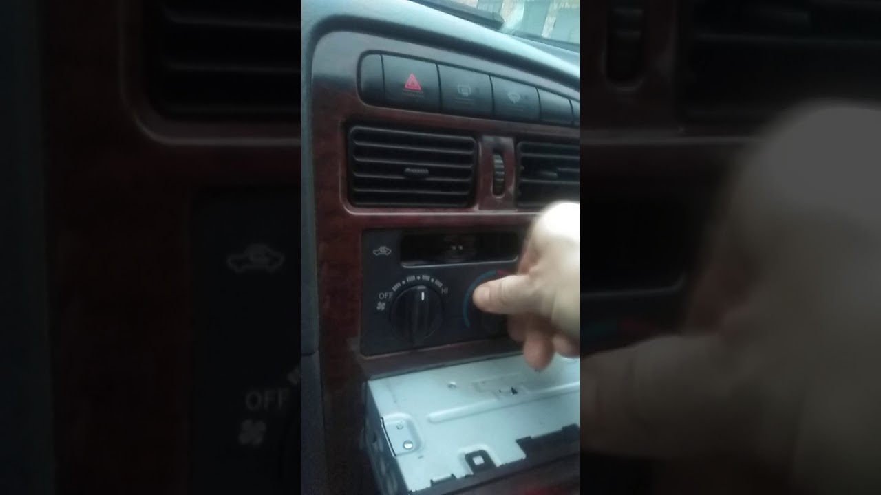 Замена лампочек на торпеде Авенсис т22 часть 1 - YouTube