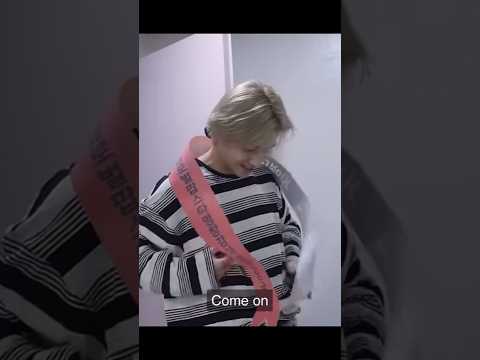 Taehyung pretending to