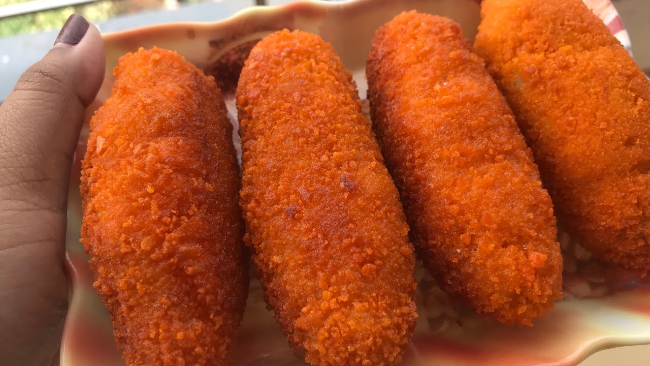 আজকে সকালে একটু ভিন্নধর্মী নাস্তা বানালাম দুপুরবেলায় রান্নার সাথে বানালাম ডিম আলুর চপ