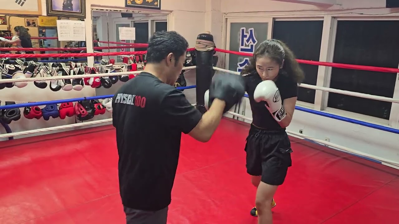 회기동  정재광복싱 클럽   7년차 회원 전옥 관원 미트치기 