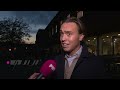Hitler en Stalin duiken op tijdens knettergekke demo: ‘Pik, dit is Antifa!’