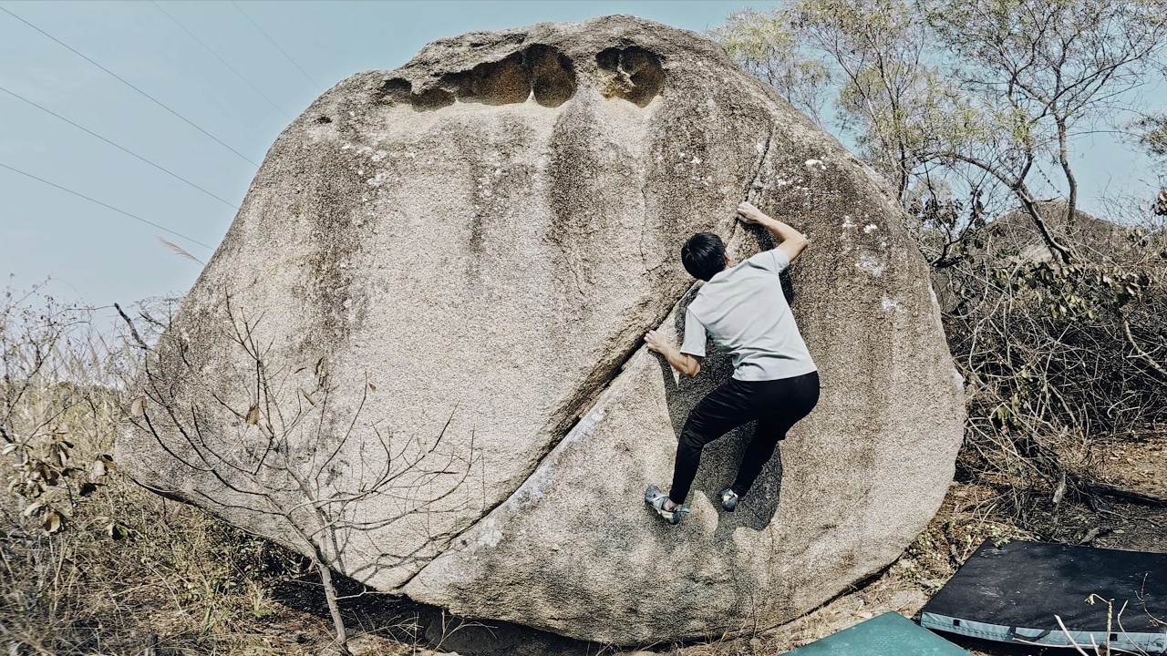 Bouldering at Zhonglun Park, Xiamen | 厦门忠仑公园石鼓山抱石