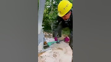 The screws of the reinforced bracket; good tools can improve work efficiency.