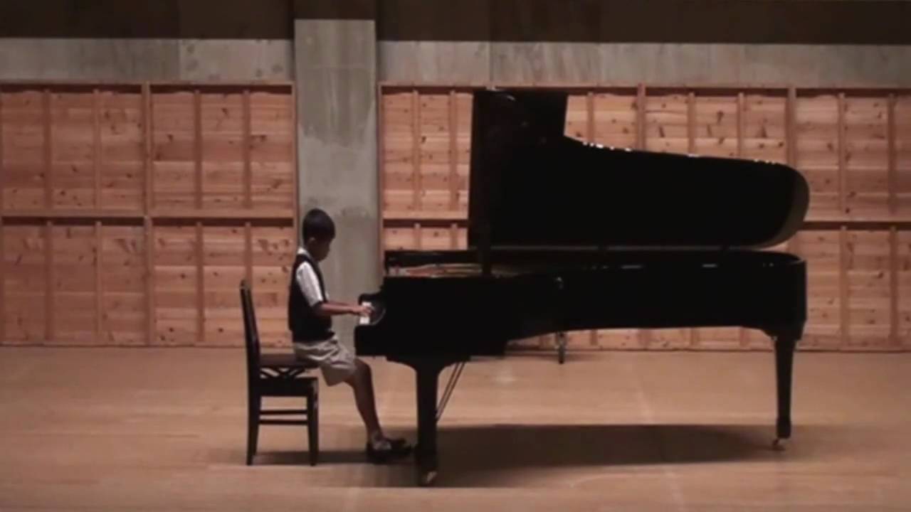 ピアニストのためのエッセンス ピアノ 発表会 選曲 衣装 などに困ったら