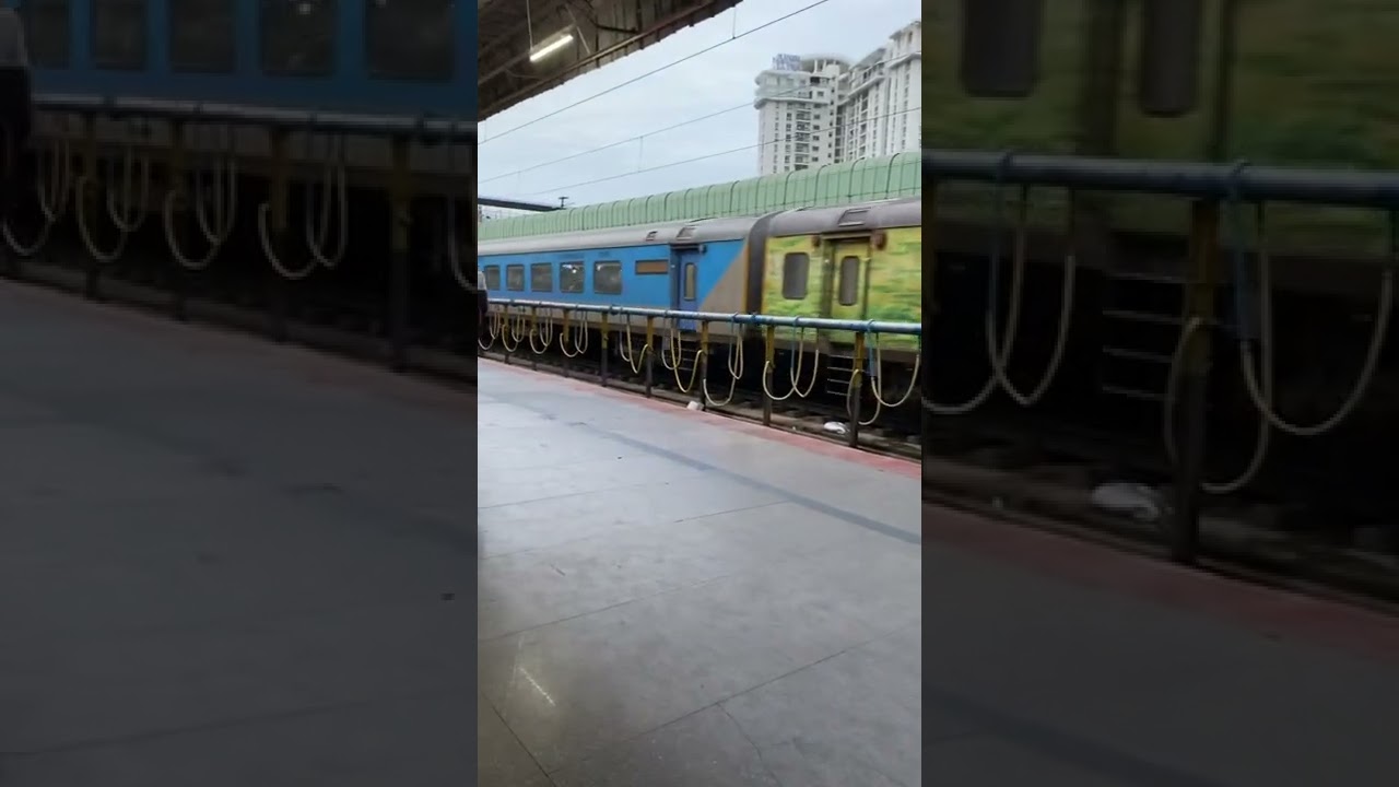 12079 SBC-UBL JANSHTABADI EXP at Yeshwanthpur