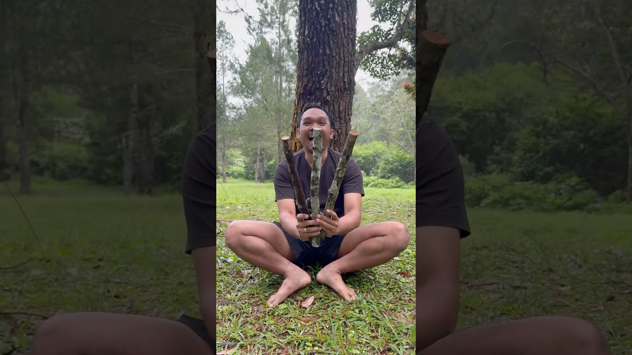 How to Make an Emergency Chair in the Forest 🪑 #campping #outdoors