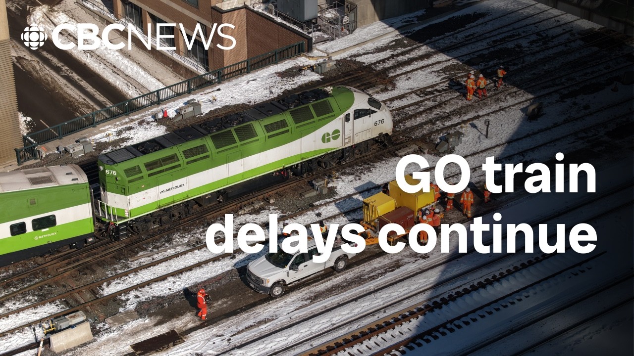 Задержки движения поездов GO Transit продолжаются после схода поезда с рельсов возле вокзала Unio...