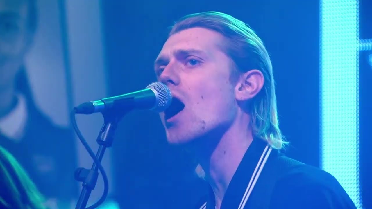 FLOWVERS - Comes Apart (Live, Soccer AM)