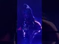 Olivia Rodrigo chante « Drivers License » en chœur avec le public parisien