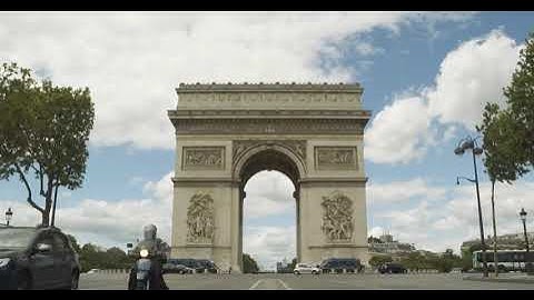 Timelapse of Arc de Triomphe in Paris